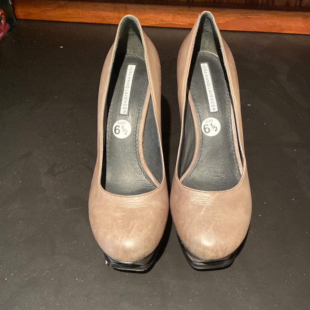 Vera Wang lavender heels size 6 1/2